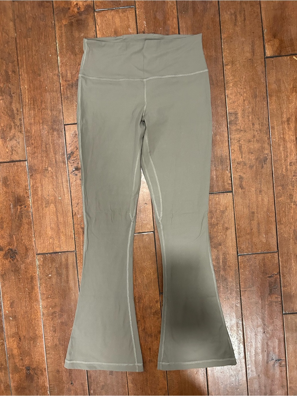 Lululemon Align Ribbed Flare, 6
size 10